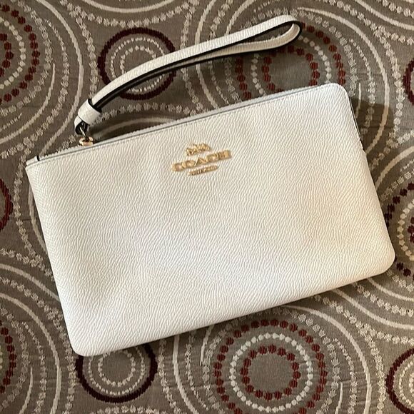 COACH CORNER ZIP WRISTLET - Picture 2 of 5
